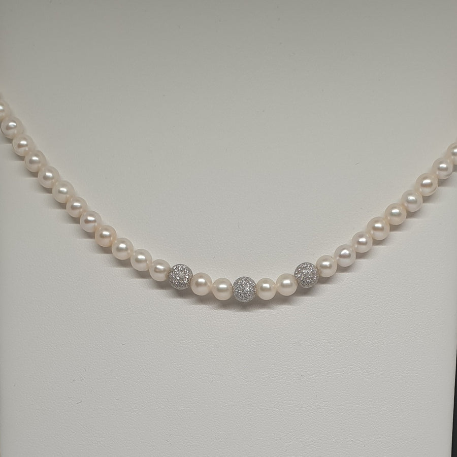 Collana filo Perle con sfere Oro Bianco e chiusura Oro Bianco Davite&Delucchi CLP000191-12  Davite&Delucchi   